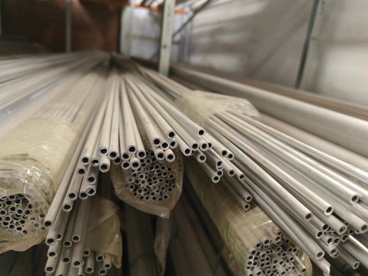 O tubo de alumínio anodizado brilhante da tubulação 6063 expulsou os perfis de alumínio